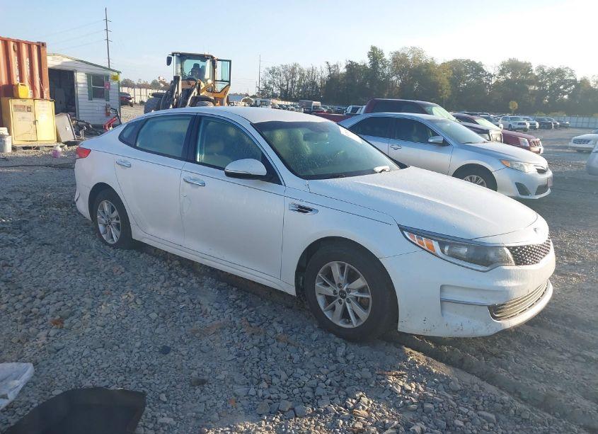 2017 Kia Optima LX (VIN 5XXGT4L37HG178050) main photo