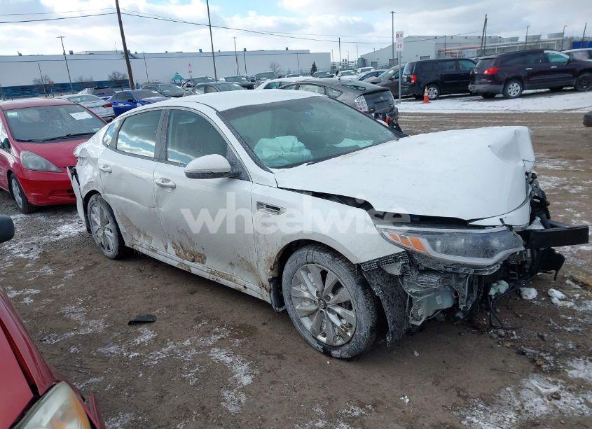 2018 Kia Optima S (VIN 5XXGT4L37JG190270) main photo