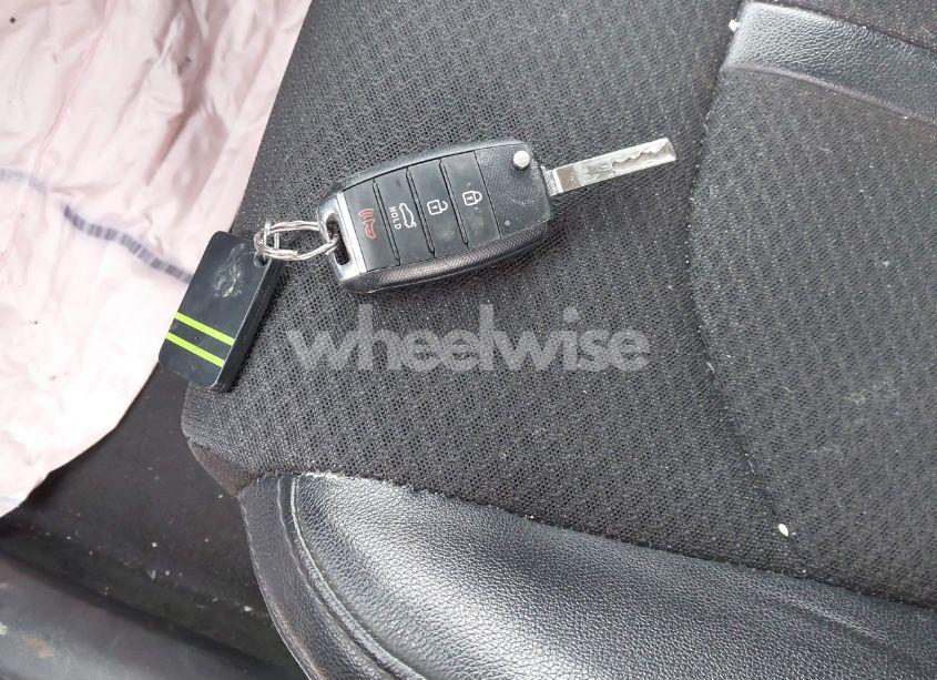 Photo 11 of 2018 Kia Optima S (VIN 5XXGT4L37JG190270)