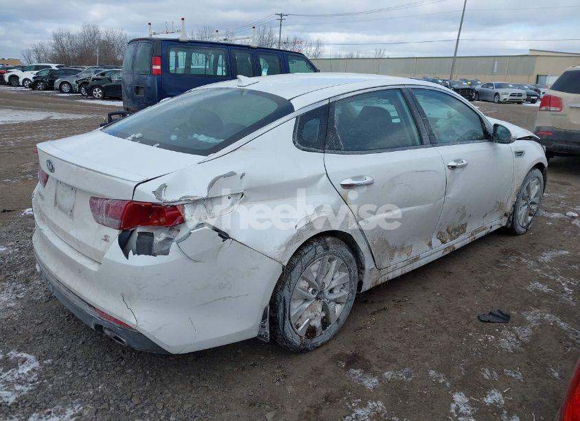 Photo 4 of 2018 Kia Optima S (VIN 5XXGT4L37JG190270)