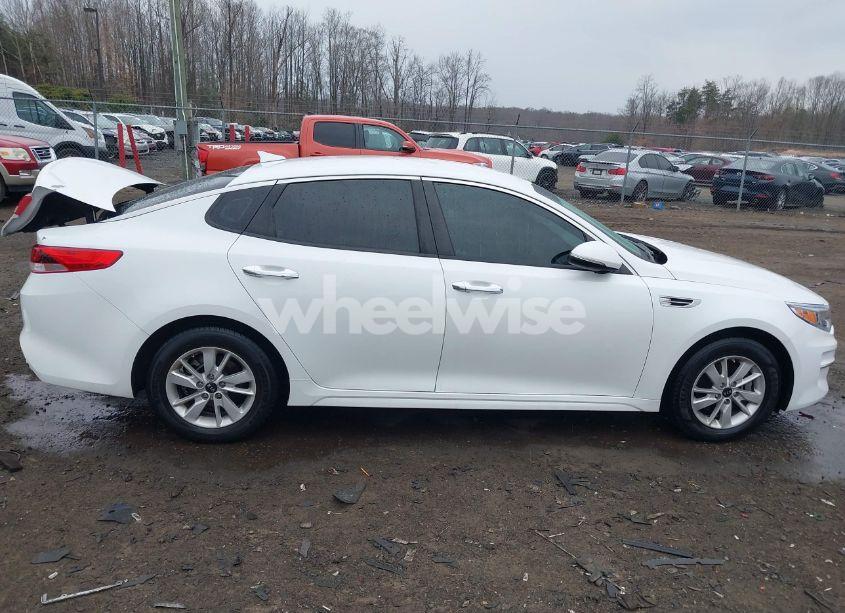 Photo 14 of 2018 Kia Optima LX (VIN 5XXGT4L37JG211375)