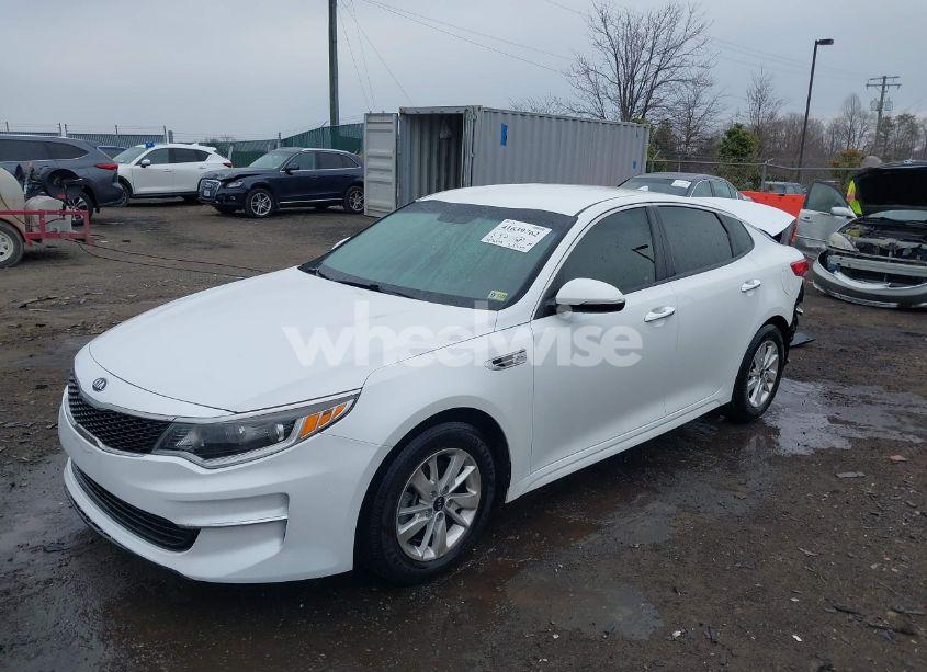 Photo 2 of 2018 Kia Optima LX (VIN 5XXGT4L37JG211375)