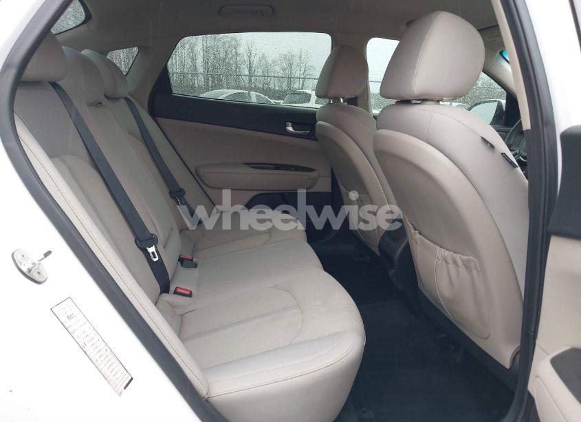 Photo 8 of 2018 Kia Optima LX (VIN 5XXGT4L37JG211375)