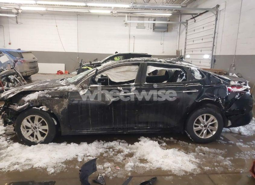Photo 14 of 2018 Kia Optima LX (VIN 5XXGT4L37JG218438)