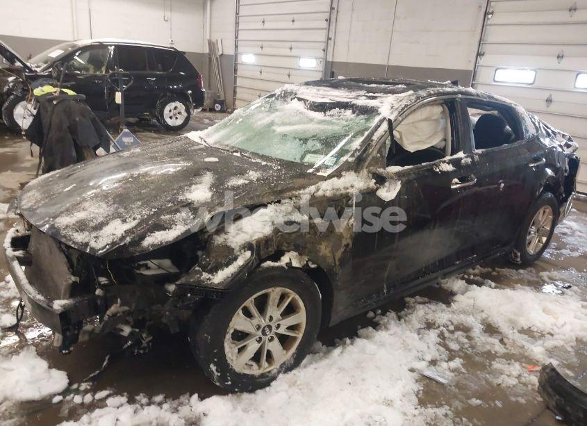 Photo 2 of 2018 Kia Optima LX (VIN 5XXGT4L37JG218438)