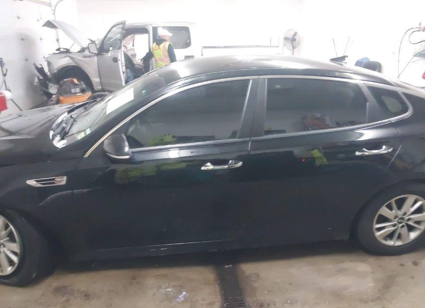 Photo 15 of 2018 Kia Optima LX (VIN 5XXGT4L37JG237426)