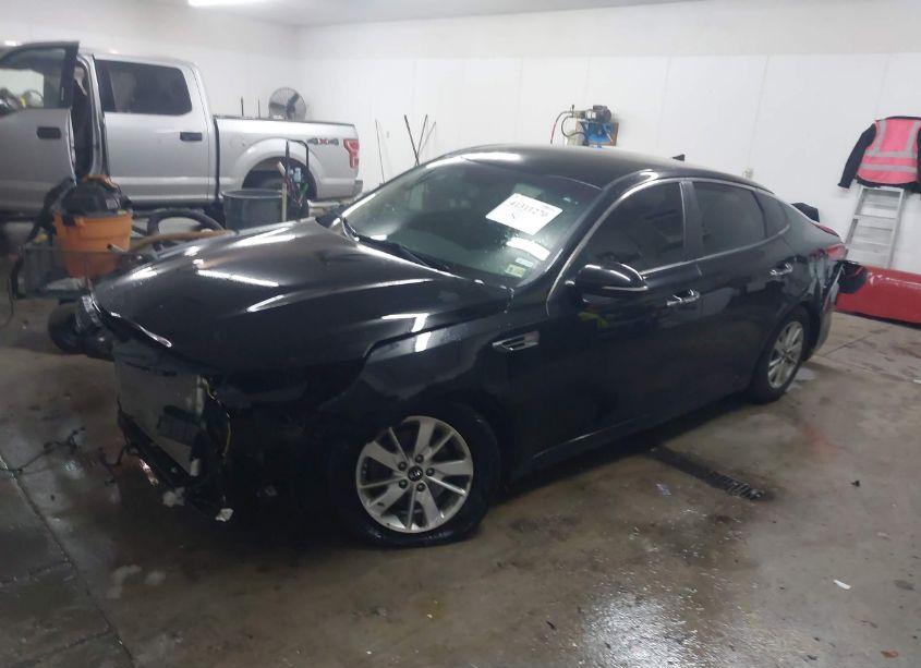 Photo 2 of 2018 Kia Optima LX (VIN 5XXGT4L37JG237426)