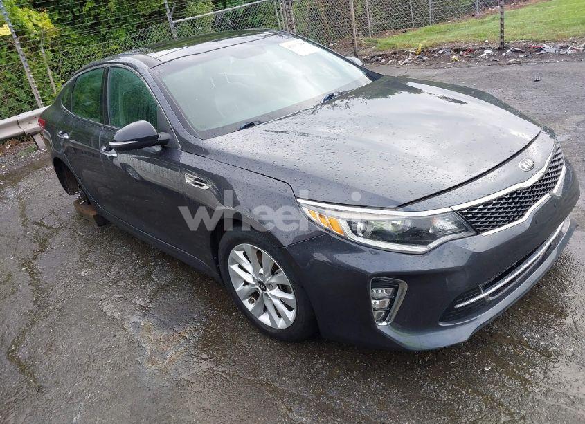 2018 Kia Optima S (VIN 5XXGT4L37JG241900) main photo