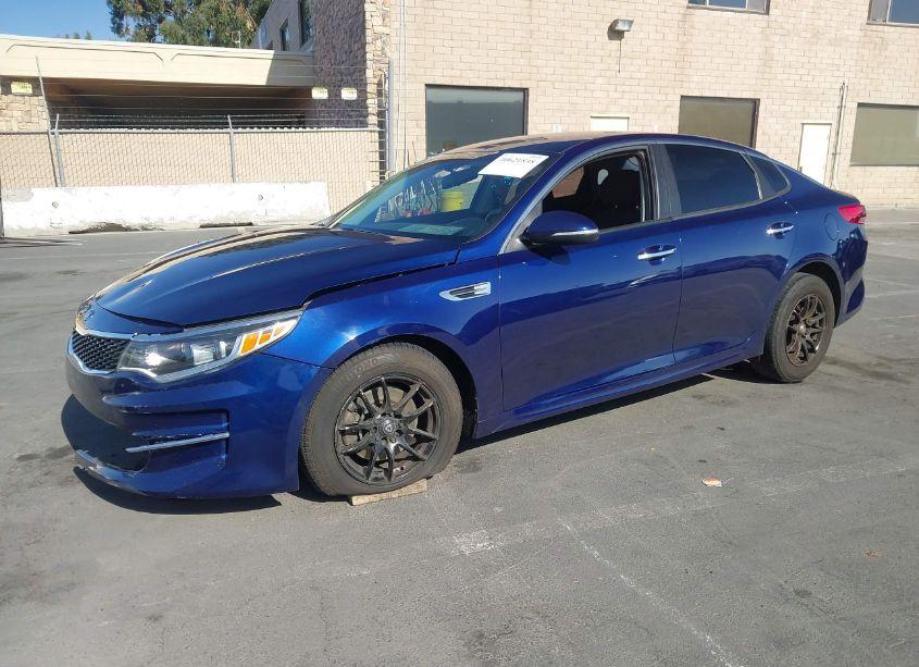 Photo 2 of 2018 Kia Optima LX (VIN 5XXGT4L37JG245395)