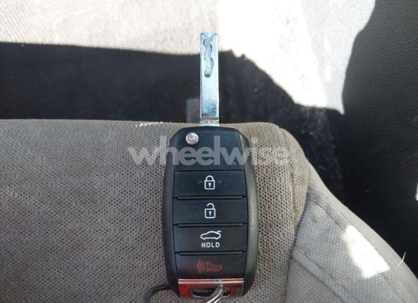 Photo 11 of 2018 Kia Optima LX (VIN 5XXGT4L37JG249642)