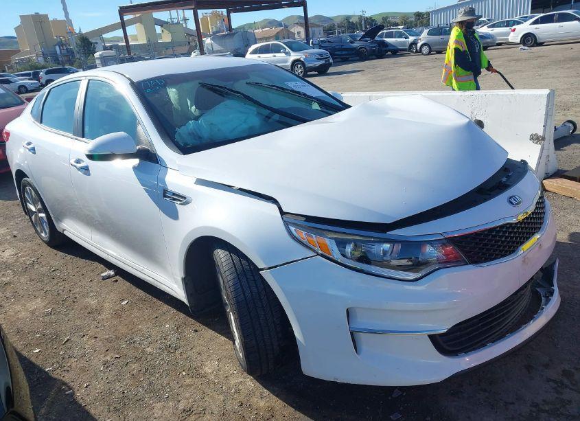 2018 Kia Optima LX (VIN 5XXGT4L37JG264092) main photo