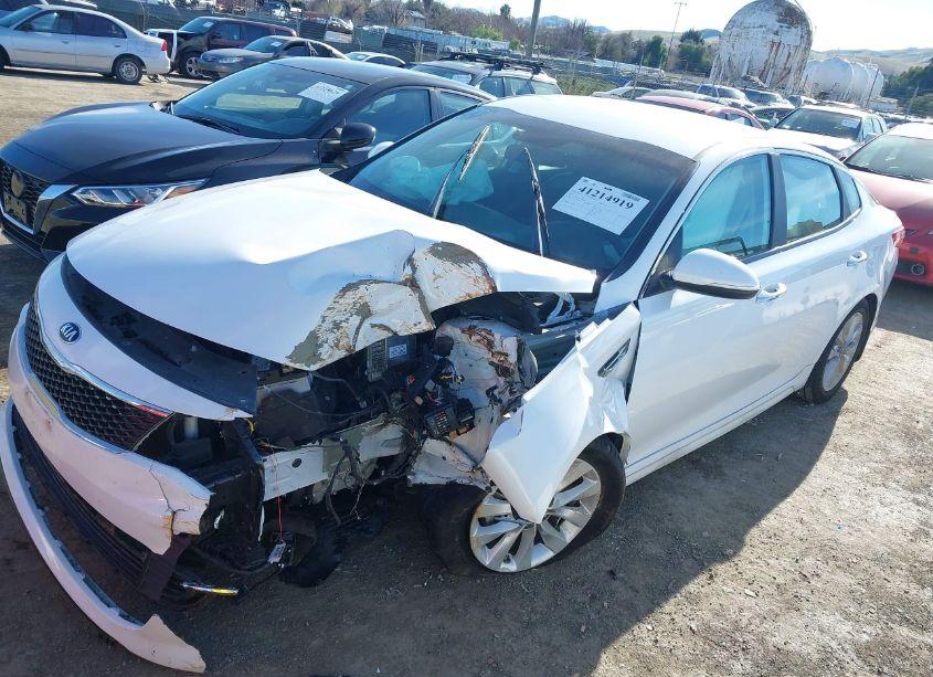 Photo 2 of 2018 Kia Optima LX (VIN 5XXGT4L37JG264092)