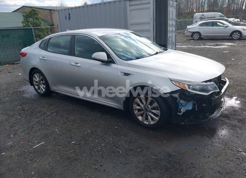 2018 Kia Optima LX (VIN 5XXGT4L37JG272886) main photo