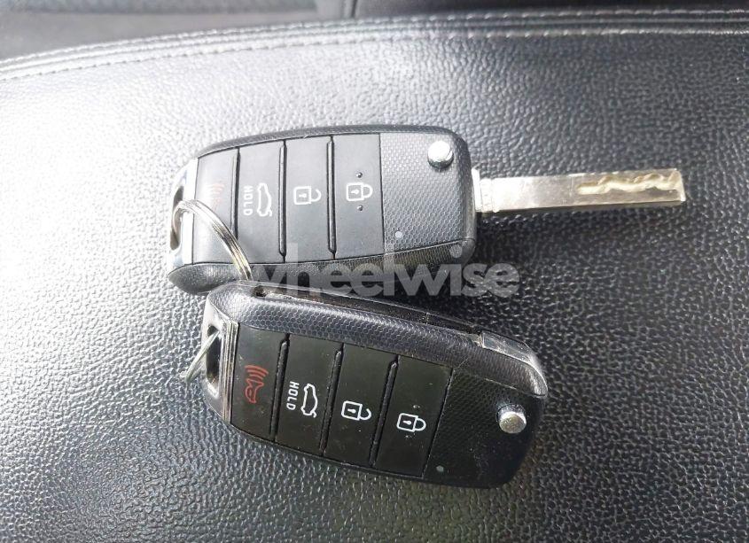 Photo 11 of 2018 Kia Optima LX (VIN 5XXGT4L37JG272886)