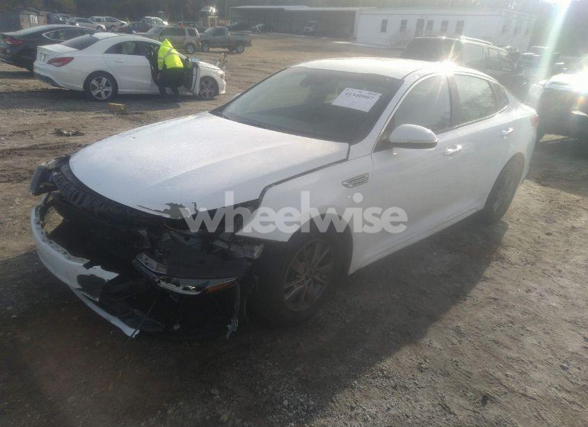 Photo 2 of 2019 Kia Optima LX (VIN 5XXGT4L37KG278849)