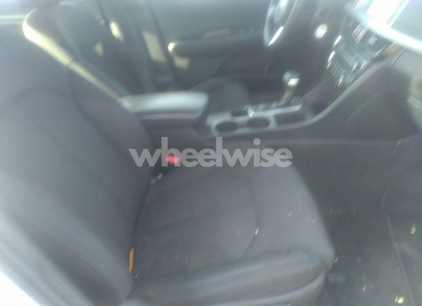 Photo 5 of 2019 Kia Optima LX (VIN 5XXGT4L37KG278849)