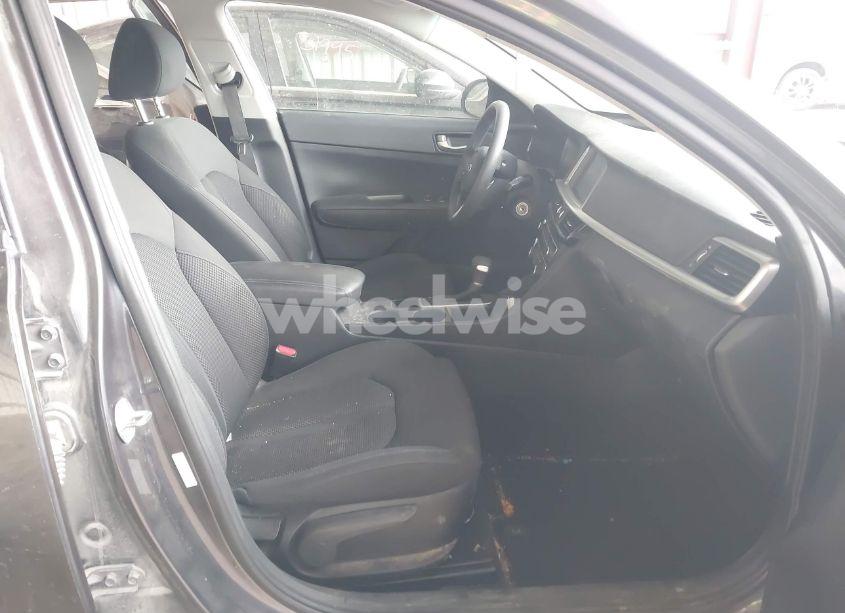 Photo 5 of 2019 Kia Optima LX (VIN 5XXGT4L37KG293349)