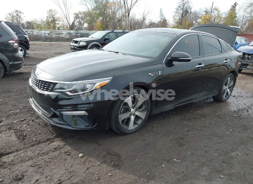 Photo 2 of 2019 Kia Optima S (VIN 5XXGT4L37KG302762)