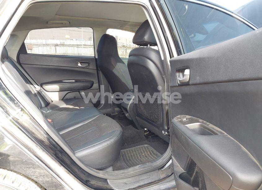 Photo 8 of 2019 Kia Optima S (VIN 5XXGT4L37KG302762)