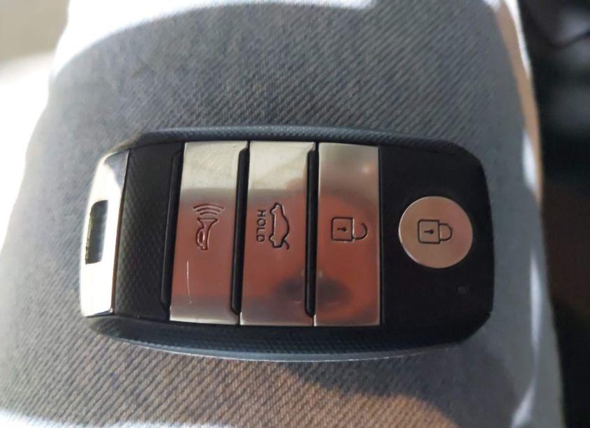 Photo 11 of 2019 Kia Optima S (VIN 5XXGT4L37KG316354)