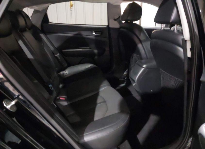Photo 8 of 2019 Kia Optima S (VIN 5XXGT4L37KG316354)