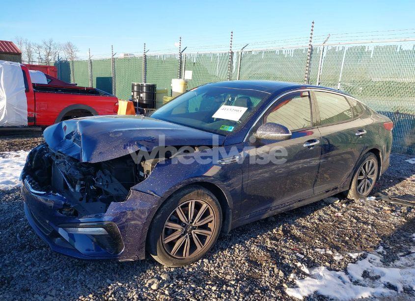 Photo 2 of 2019 Kia Optima LX (VIN 5XXGT4L37KG317553)