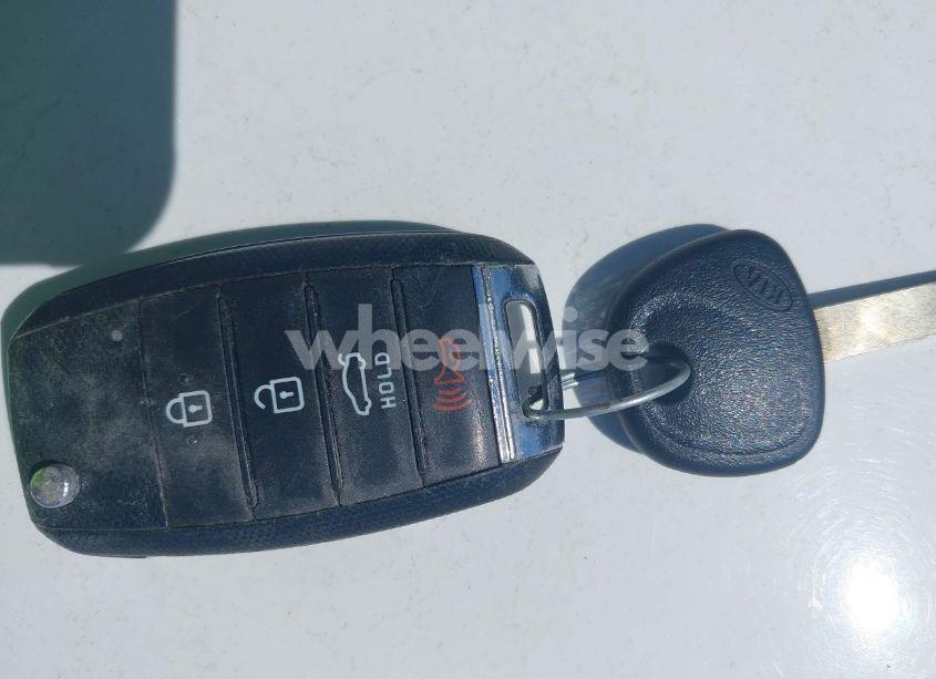 Photo 11 of 2019 Kia Optima LX (VIN 5XXGT4L37KG321862)