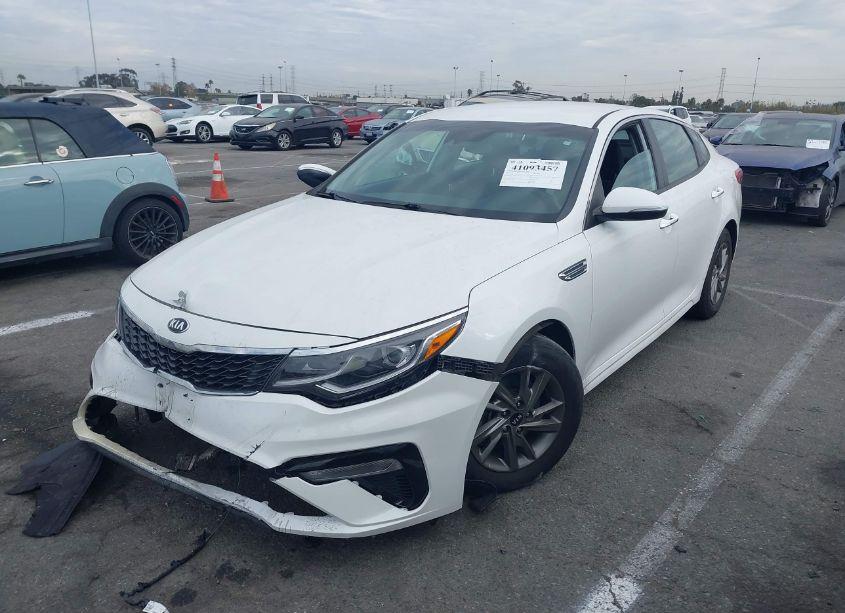 Photo 2 of 2019 Kia Optima LX (VIN 5XXGT4L37KG331274)