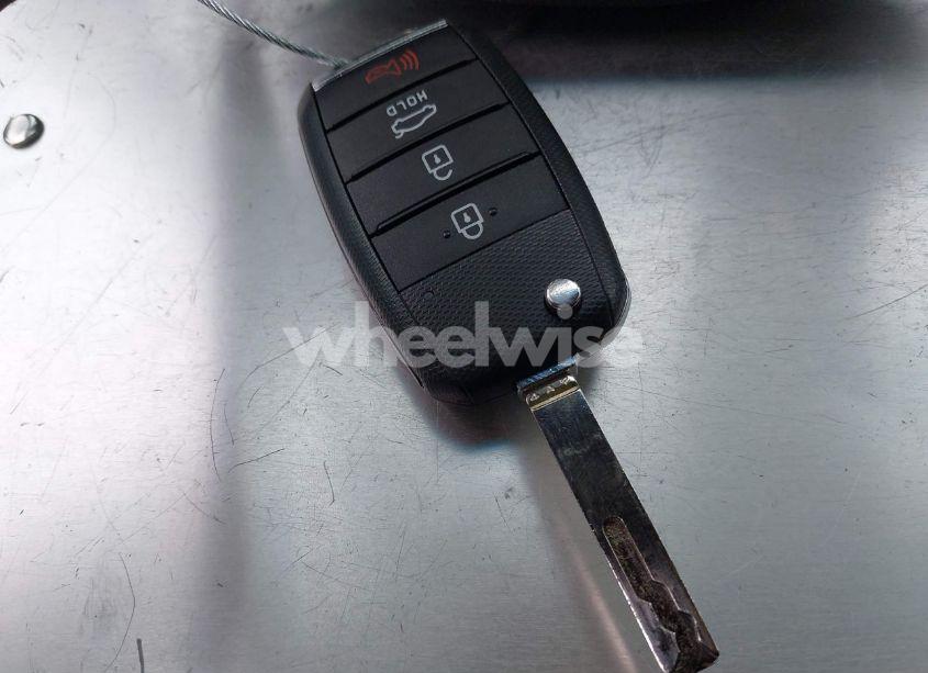 Photo 11 of 2019 Kia Optima LX (VIN 5XXGT4L37KG344235)