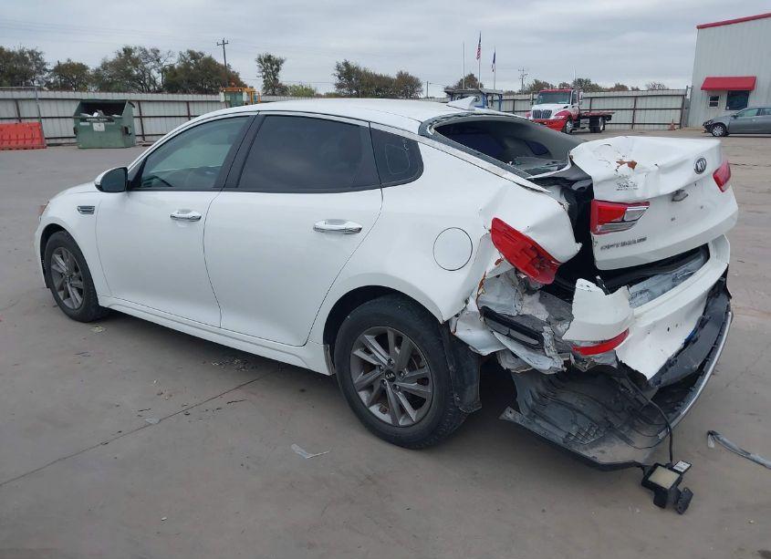 Photo 3 of 2019 Kia Optima LX (VIN 5XXGT4L37KG348091)