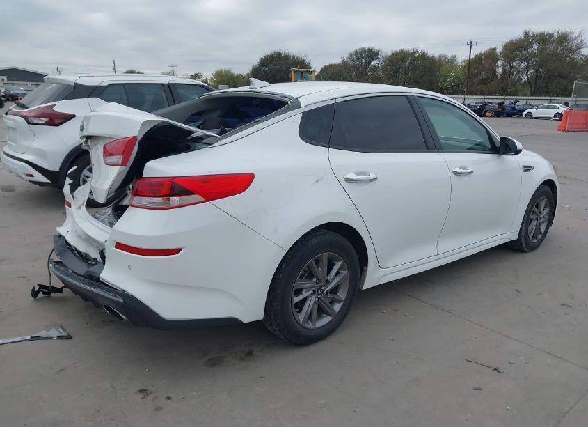 Photo 4 of 2019 Kia Optima LX (VIN 5XXGT4L37KG348091)