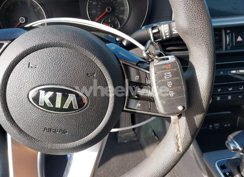 Photo 11 of 2019 Kia Optima LX (VIN 5XXGT4L37KG364095)
