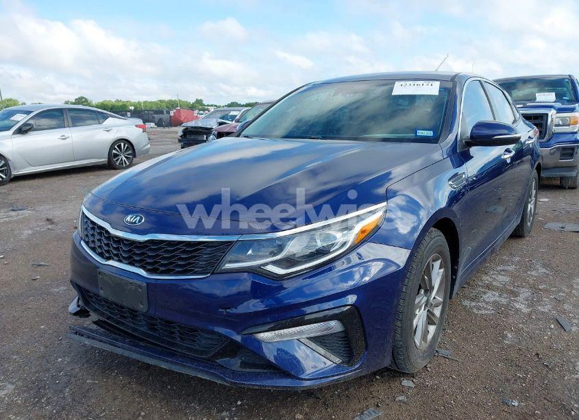 Photo 2 of 2019 Kia Optima LX (VIN 5XXGT4L37KG364095)