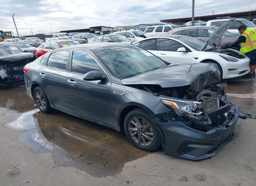 2020 Kia Optima LX (VIN 5XXGT4L37LG431411) main photo