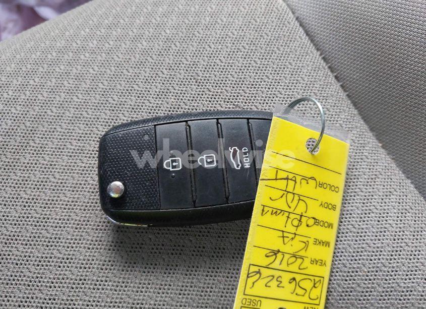 Photo 11 of 2016 Kia Optima LX (VIN 5XXGT4L38GG008245)