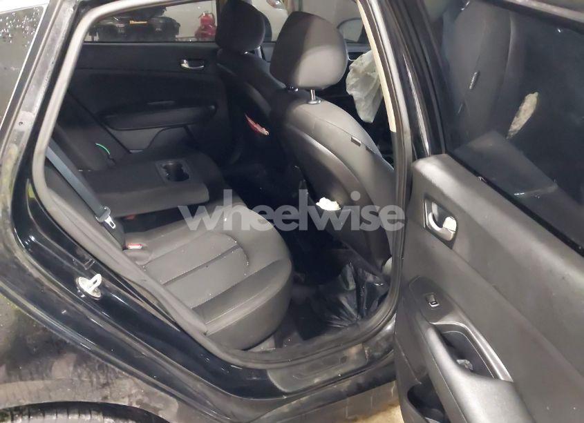 Photo 8 of 2016 Kia Optima LX (VIN 5XXGT4L38GG020623)