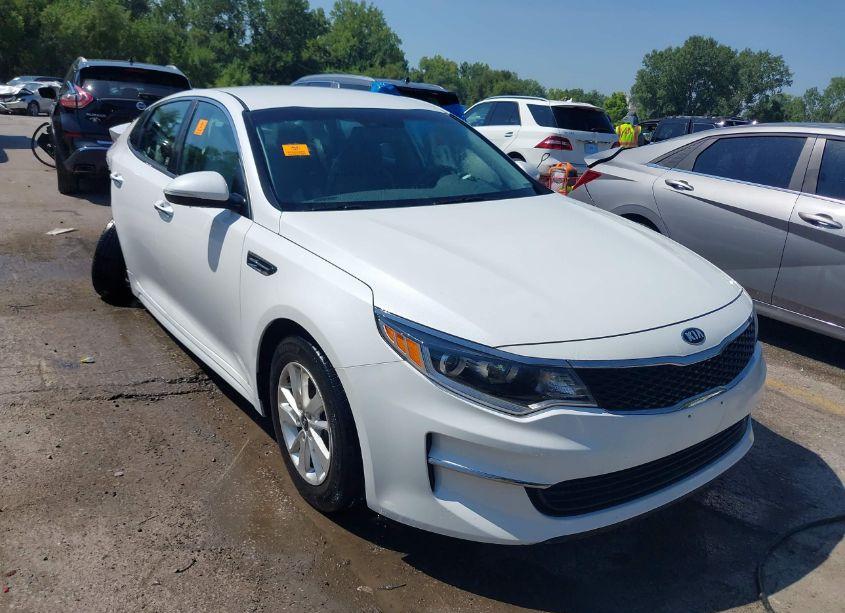 2016 Kia Optima LX (VIN 5XXGT4L38GG029855) main photo