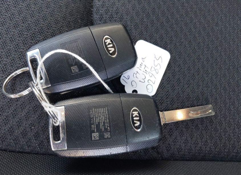 Photo 11 of 2016 Kia Optima LX (VIN 5XXGT4L38GG029855)