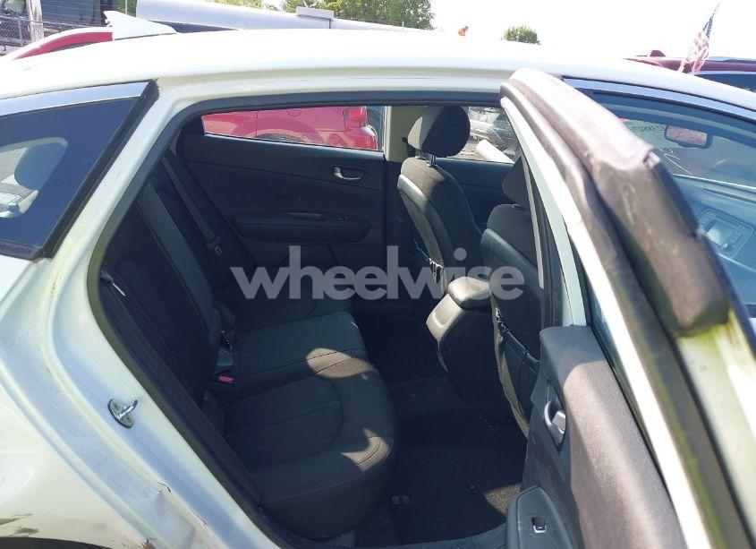 Photo 8 of 2016 Kia Optima LX (VIN 5XXGT4L38GG101007)