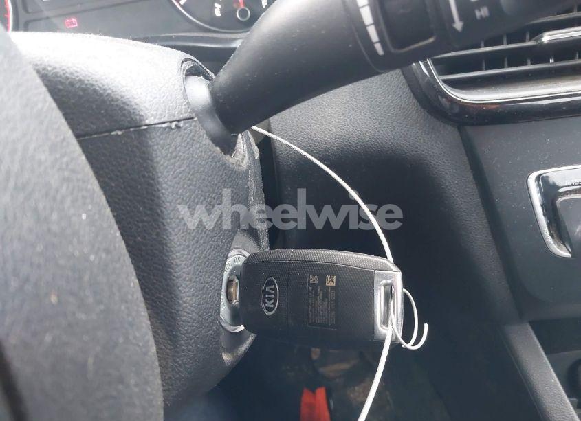 Photo 11 of 2016 Kia Optima LX (VIN 5XXGT4L38GG109639)