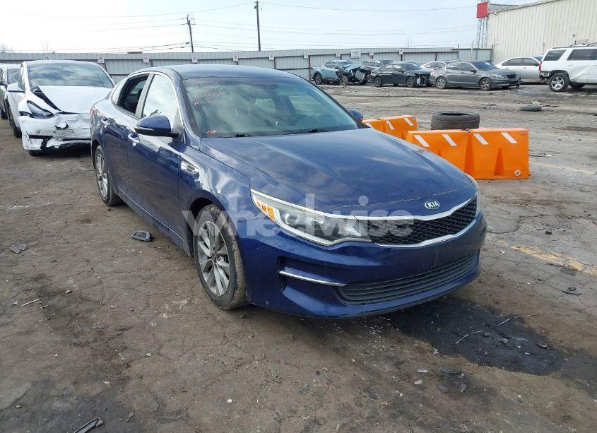 2017 Kia Optima LX (VIN 5XXGT4L38HG127592) main photo