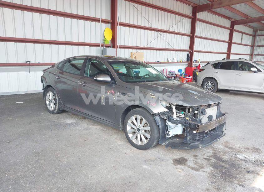 2017 Kia Optima LX (VIN 5XXGT4L38HG133201) main photo