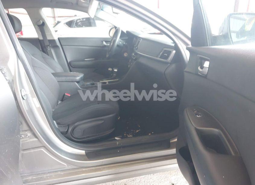 Photo 5 of 2017 Kia Optima LX (VIN 5XXGT4L38HG133201)