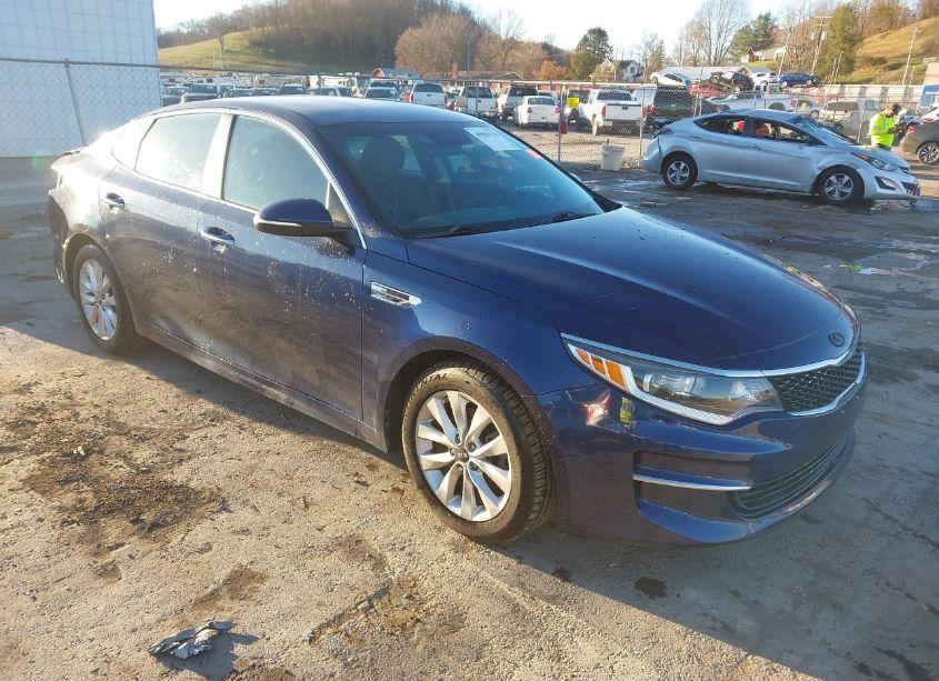 2017 Kia Optima LX (VIN 5XXGT4L38HG146773) main photo