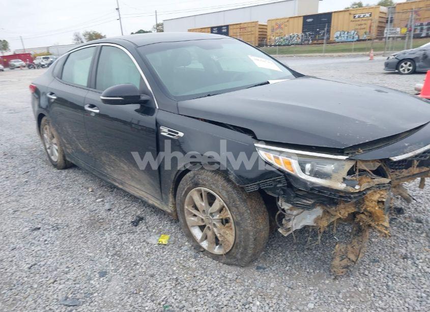 2017 Kia Optima LX (VIN 5XXGT4L38HG156445) main photo