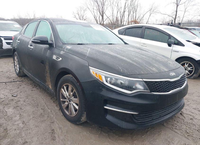 2017 Kia Optima LX (VIN 5XXGT4L38HG163525) main photo