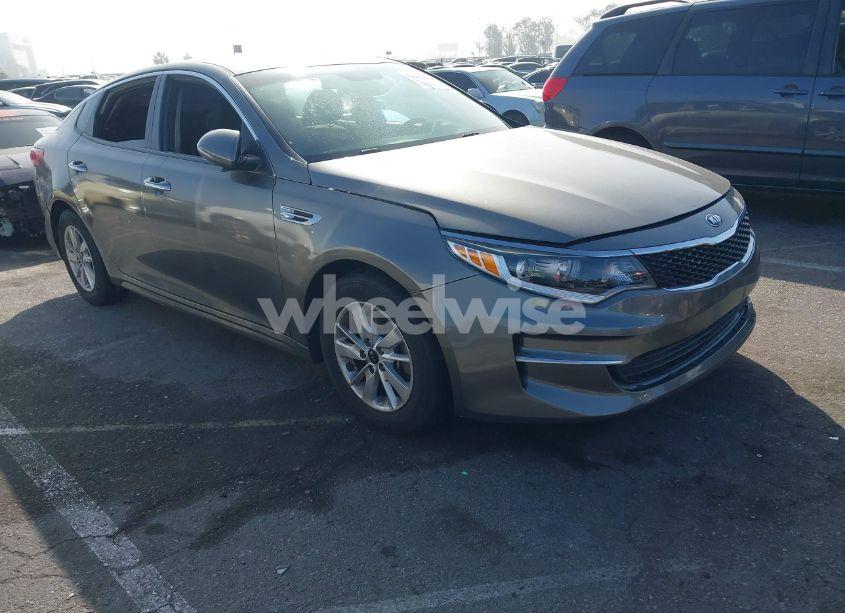 2017 Kia Optima LX (VIN 5XXGT4L38HG167722) main photo