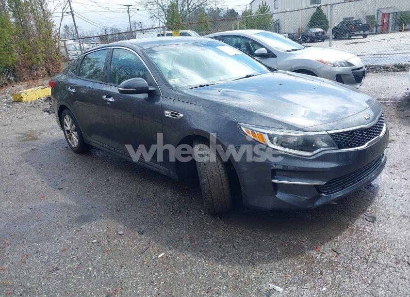 2017 Kia Optima LX (VIN 5XXGT4L38HG173035) main photo