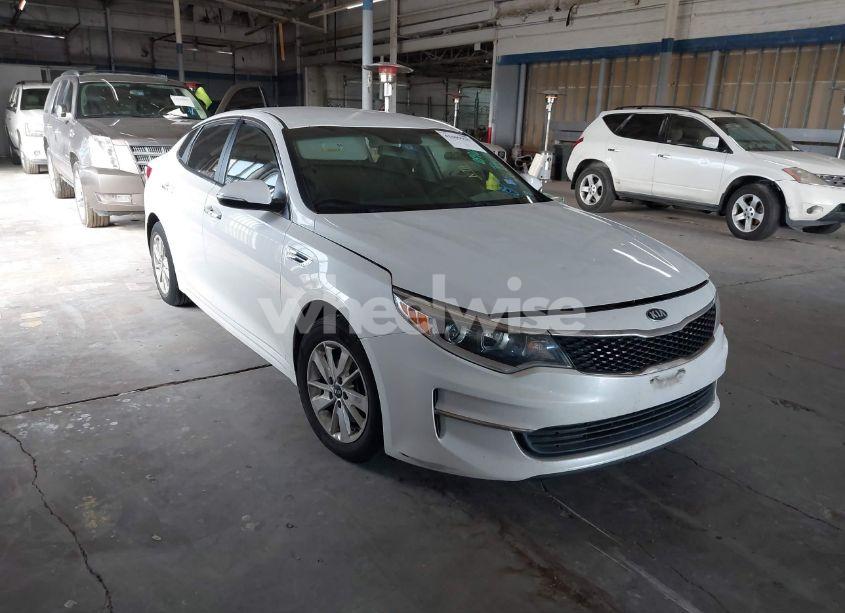 2018 Kia Optima LX (VIN 5XXGT4L38JG189645) main photo
