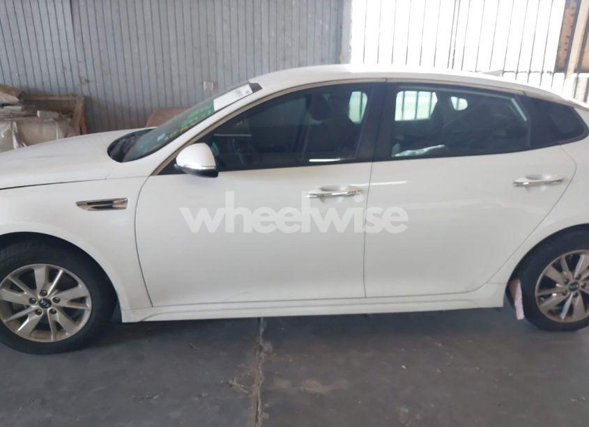 Photo 14 of 2018 Kia Optima LX (VIN 5XXGT4L38JG189645)